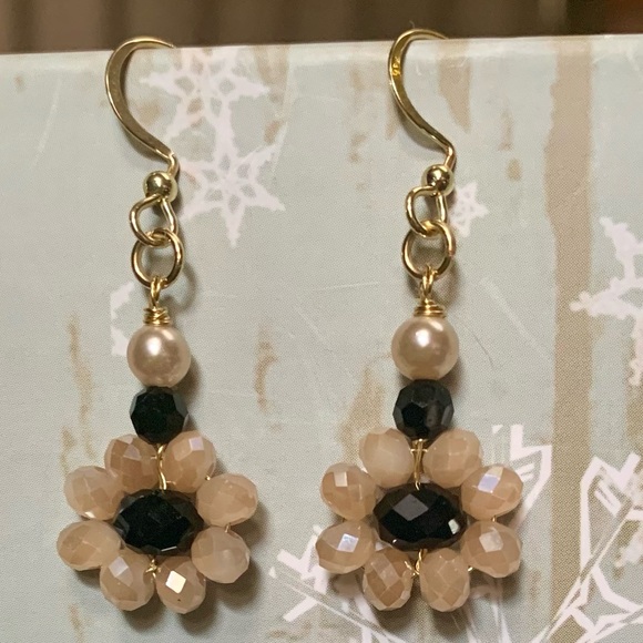 ❤️5/$15 Black and Beige Crystal Beaded Flowers Handcrafted Gold Dangle Earrings - Picture 3 of 5